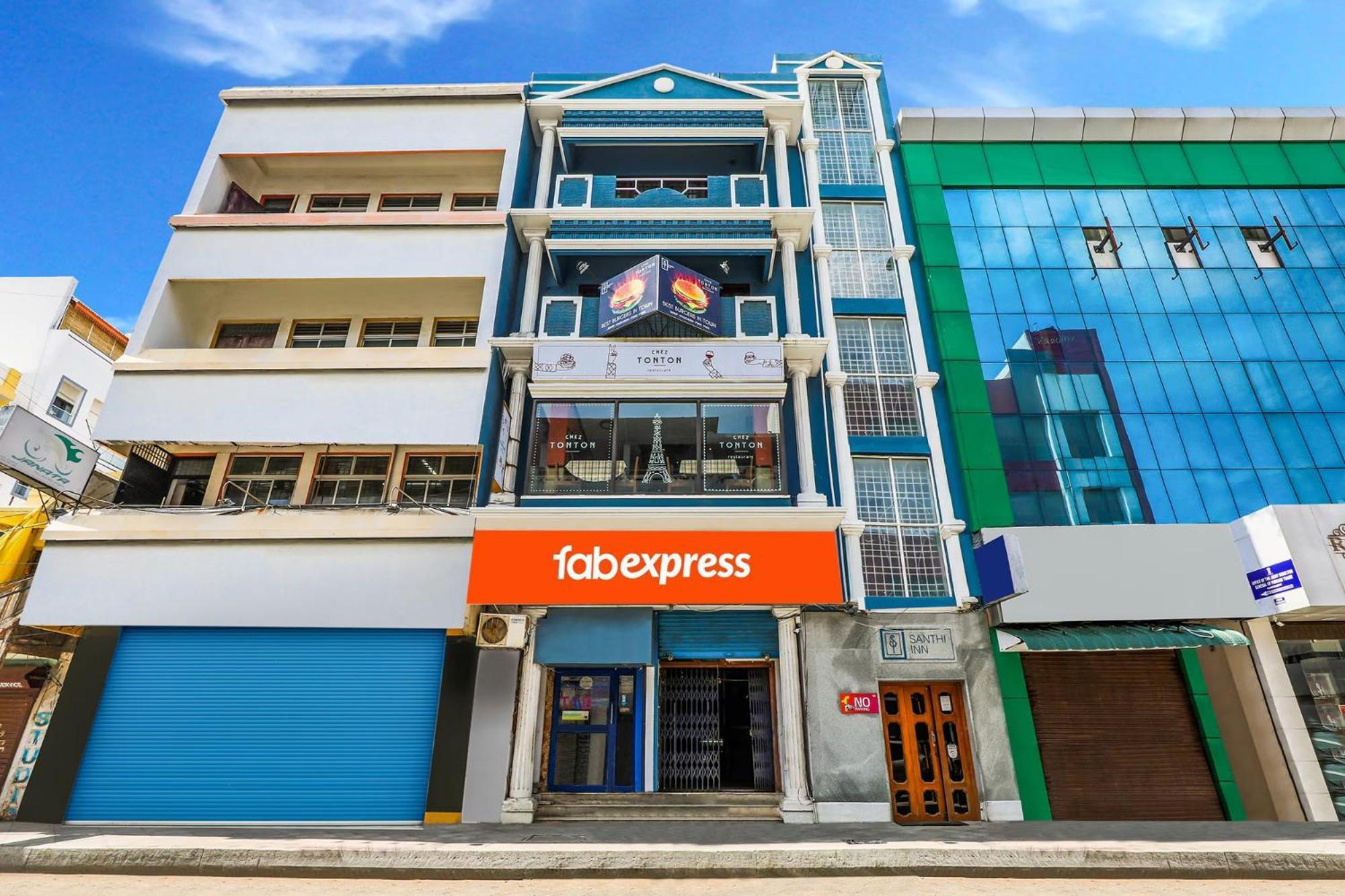 Fabexpress Santhi Inn - 500 Meters From Promenade Beach Pondicherry Ngoại thất bức ảnh