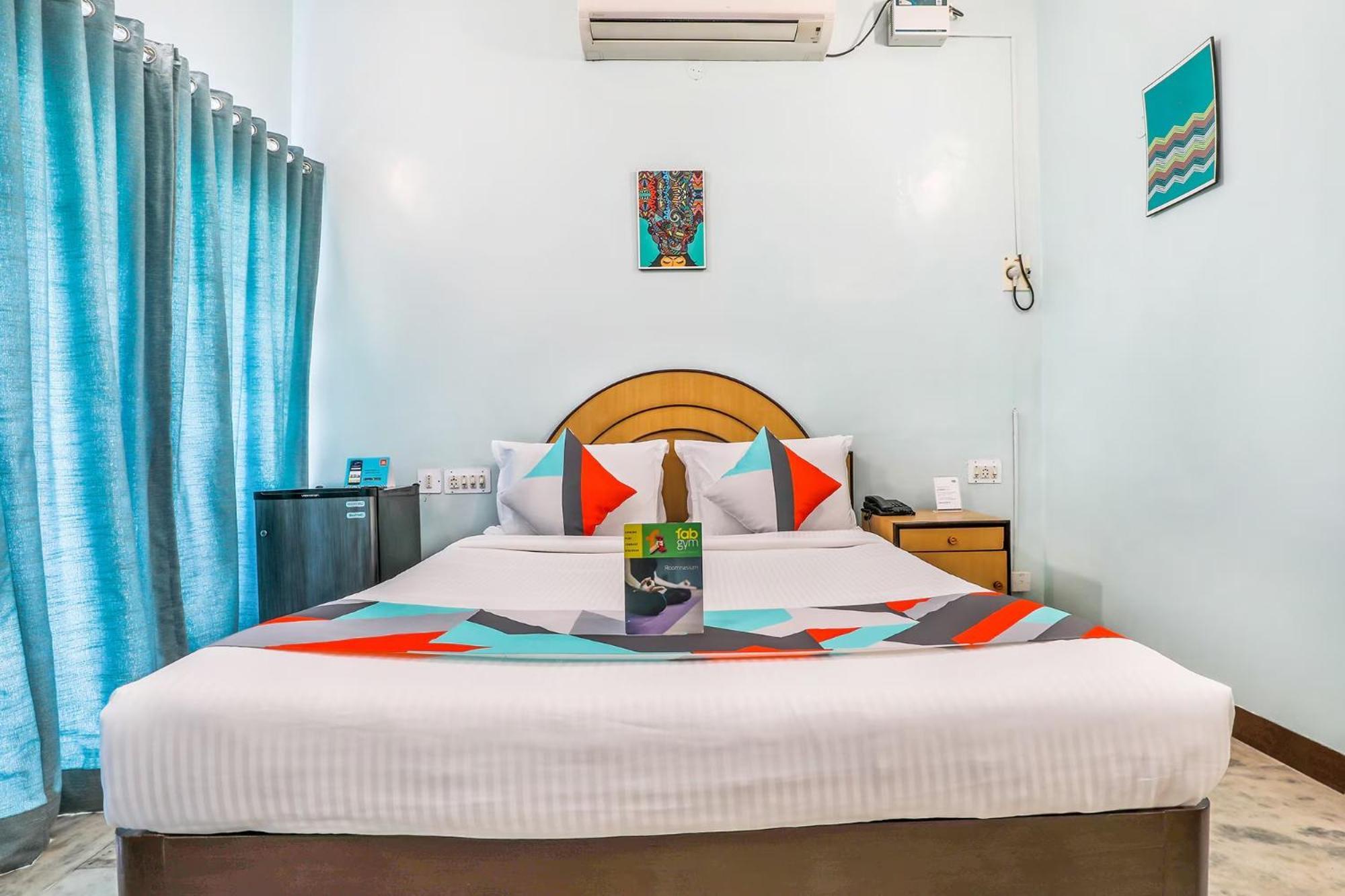 Fabexpress Santhi Inn - 500 Meters From Promenade Beach Pondicherry Ngoại thất bức ảnh