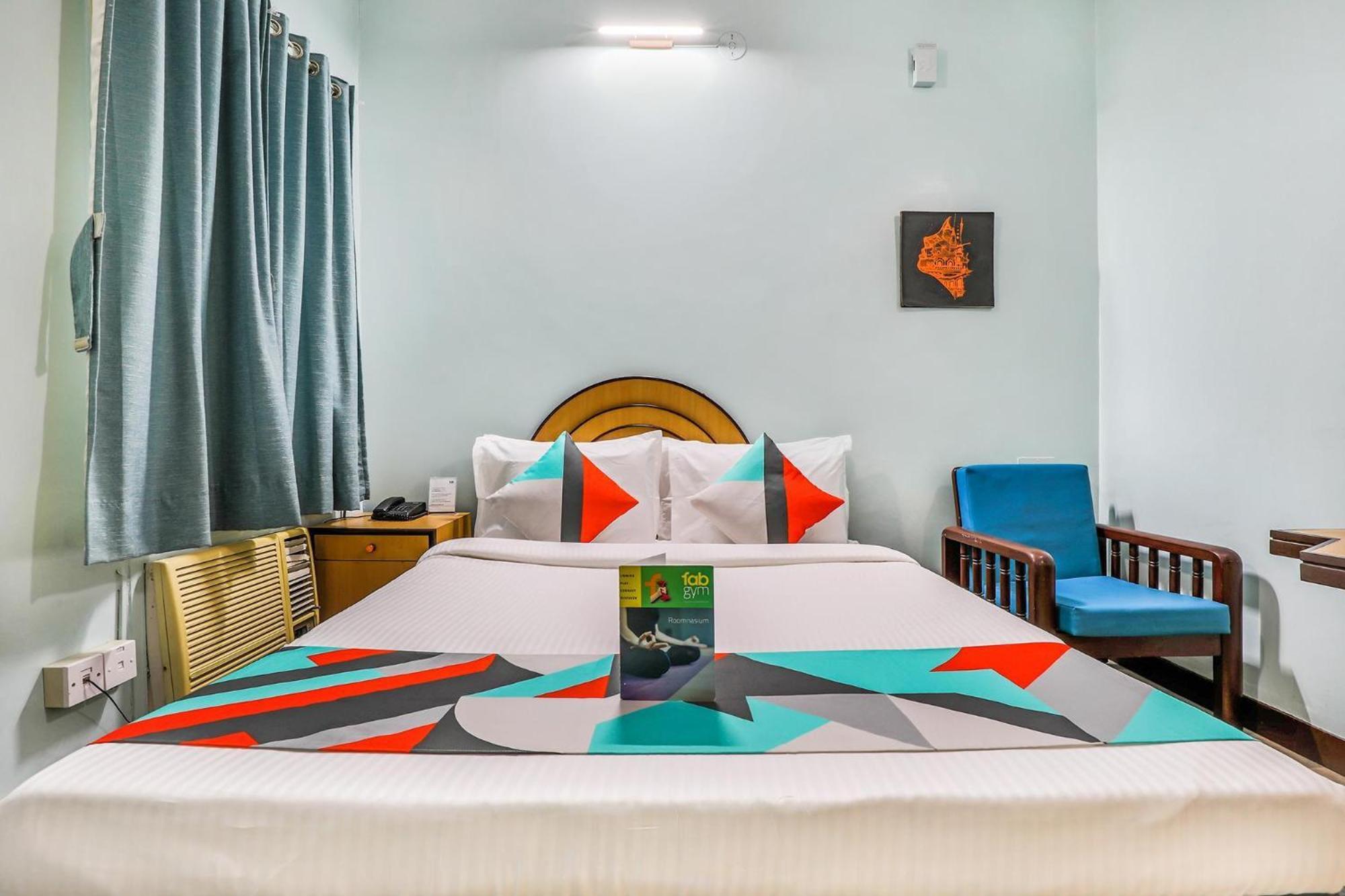 Fabexpress Santhi Inn - 500 Meters From Promenade Beach Pondicherry Ngoại thất bức ảnh