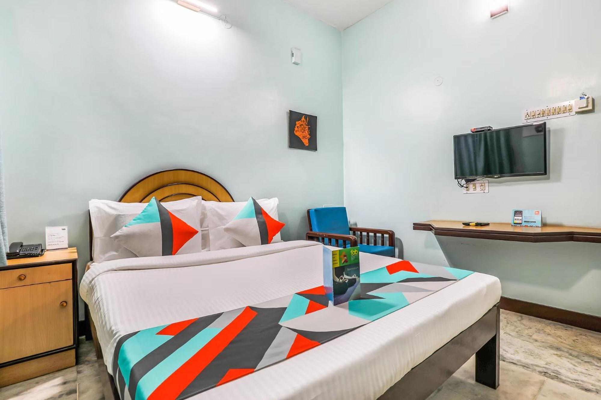 Fabexpress Santhi Inn - 500 Meters From Promenade Beach Pondicherry Ngoại thất bức ảnh
