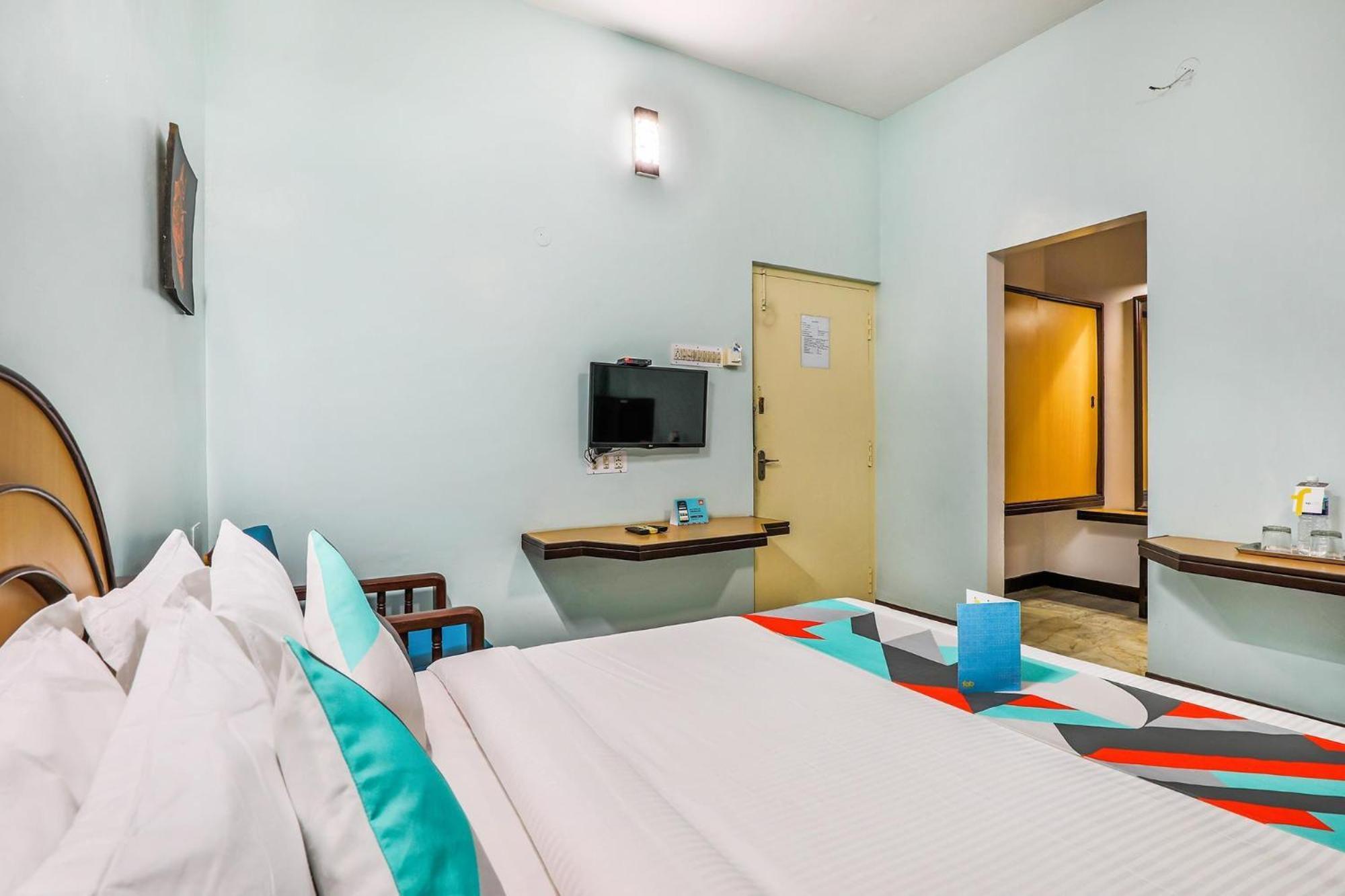 Fabexpress Santhi Inn - 500 Meters From Promenade Beach Pondicherry Ngoại thất bức ảnh
