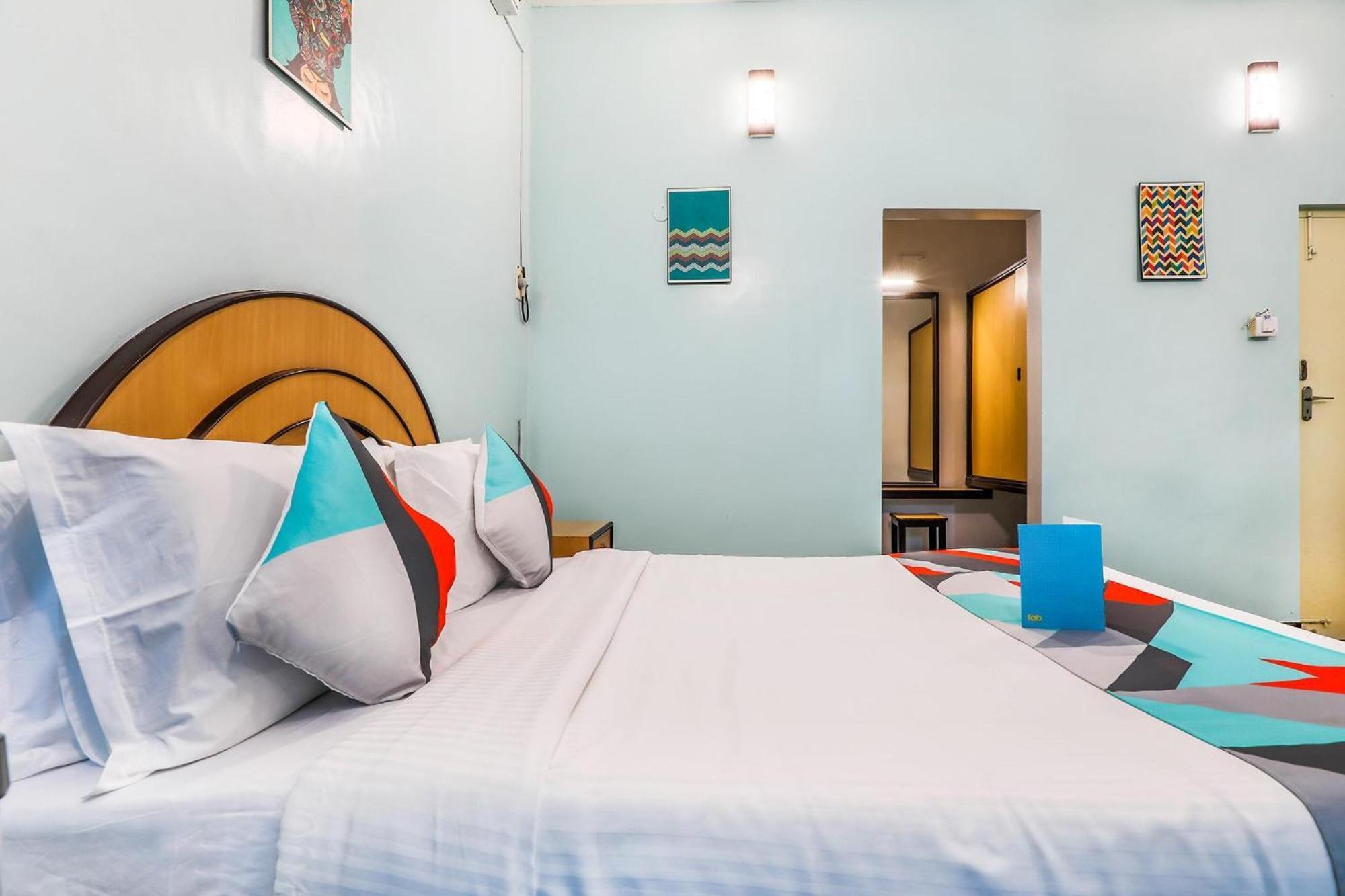 Fabexpress Santhi Inn - 500 Meters From Promenade Beach Pondicherry Ngoại thất bức ảnh