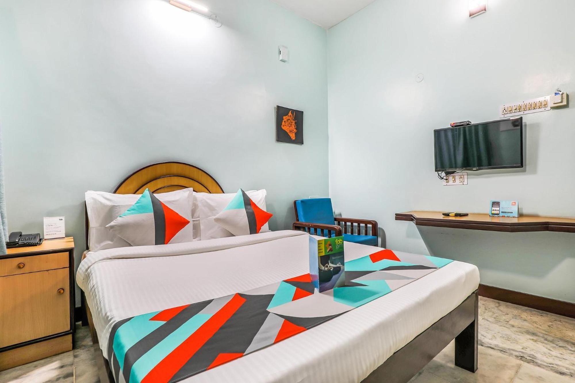 Fabexpress Santhi Inn - 500 Meters From Promenade Beach Pondicherry Ngoại thất bức ảnh